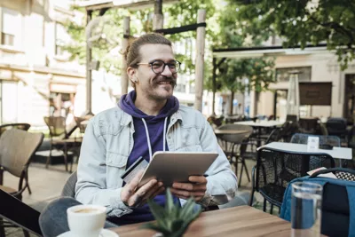 In vielen Caf&eacute;s k&ouml;nnen Studierende unter freiem Himmel lernen.